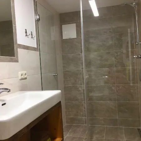 Biobauernhof Kleinummerstall Séjour à la ferme *